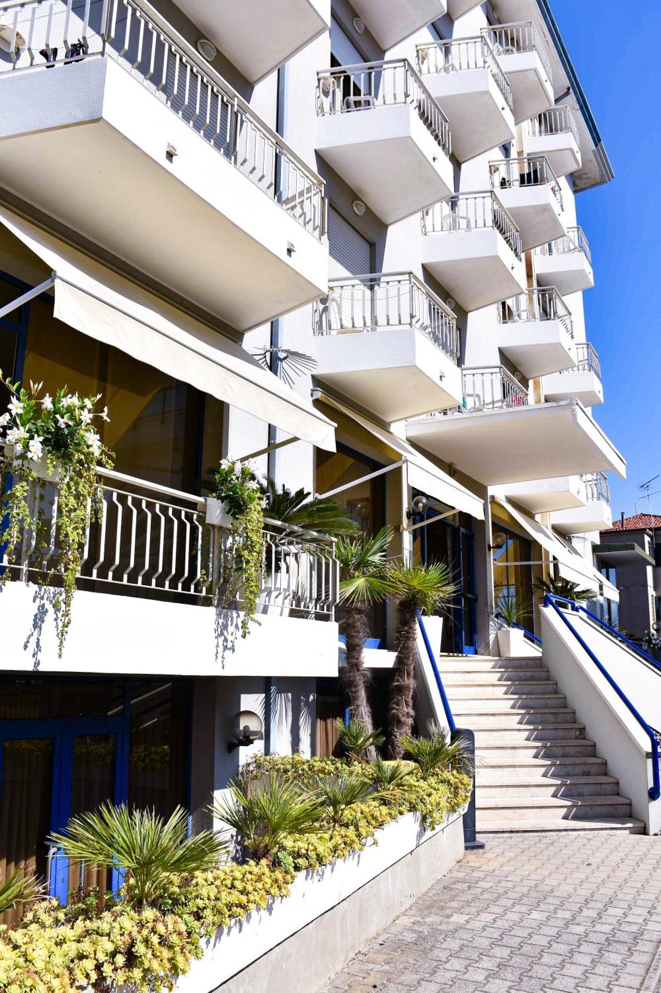 לידו די ג'סולו Hotel Umberto מראה חיצוני תמונה